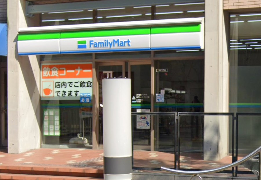 コンビニ　ファミリーマート 神戸ハーバーランド店（コンビニ）まで334m