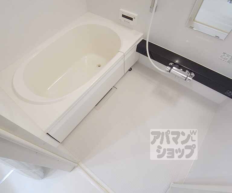 バス・シャワールーム　広々なお風呂です。
