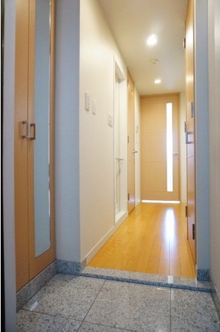 玄関　同マンション別部屋