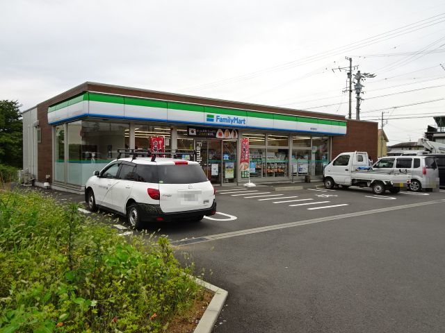 コンビニ　ファミリーマート（コンビニ）まで200m