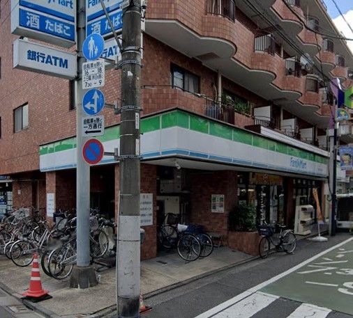 コンビニ　ファミリーマート丸萬椎名町北口店（コンビニ）まで220m