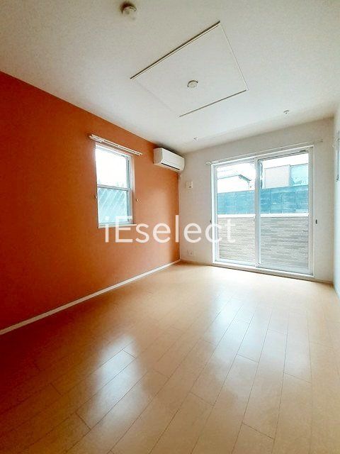 居室・リビング　2面採光で明るいお部屋です
