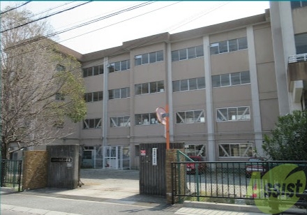 小学校　加茂小学校（小学校）まで180m