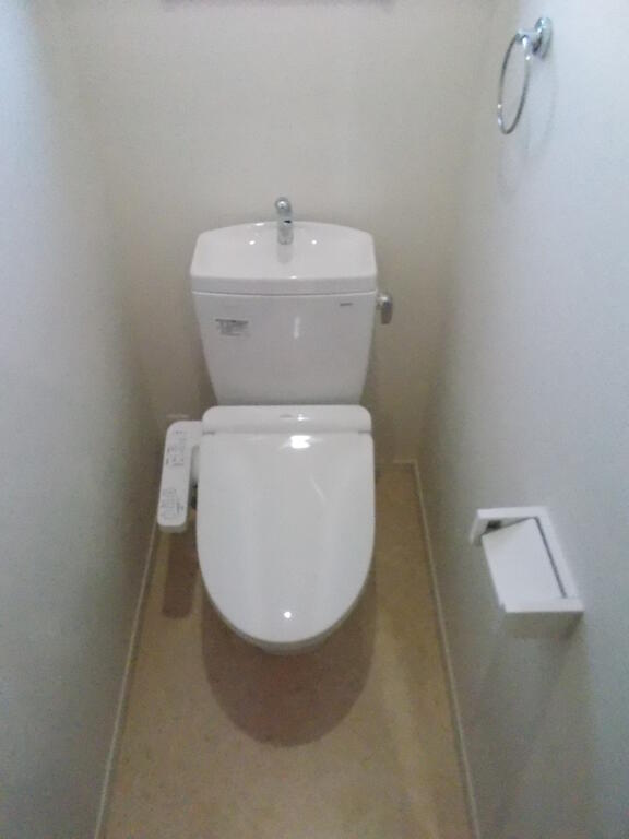 トイレ　温水洗浄便座