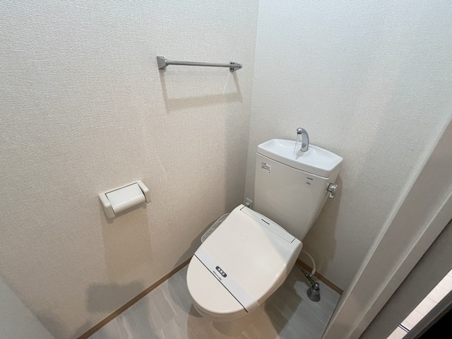 トイレ　温水洗浄暖房便座