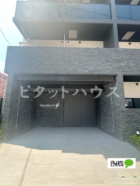 エントランス　二重扉のエントランス