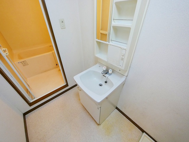 洗面設備　コンパクトで使いやすい洗面所
