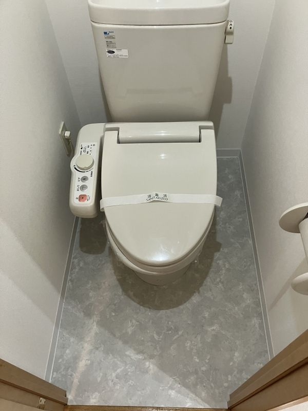 トイレ　同物件別部屋写真