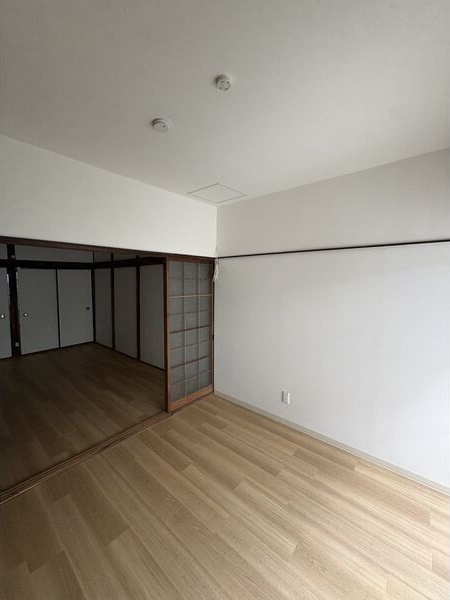 立花町1丁目連棟住居の居間写真