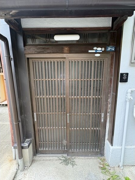 立花町1丁目連棟住居の玄関写真