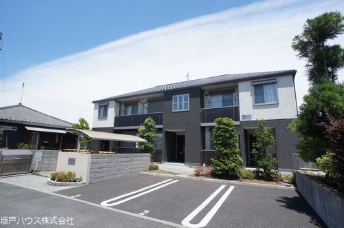 駐車場　敷地内駐車場（月額5，500円（税込))