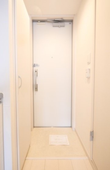 京王相模原線 南大沢駅 徒歩14分 3階建 築10年の玄関写真