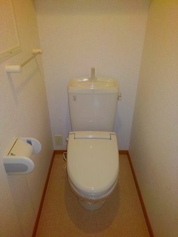 トイレ　落ち着いたトイレです