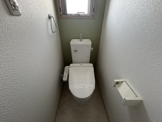 トイレ　同物件別号室のものです。