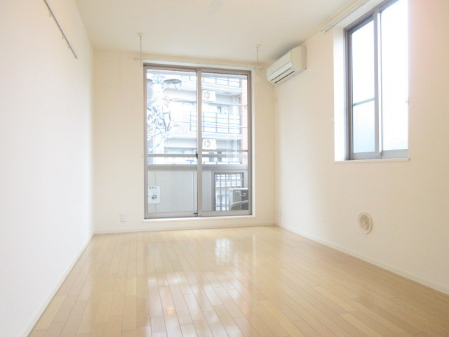 居室・リビング　キレイなお部屋です