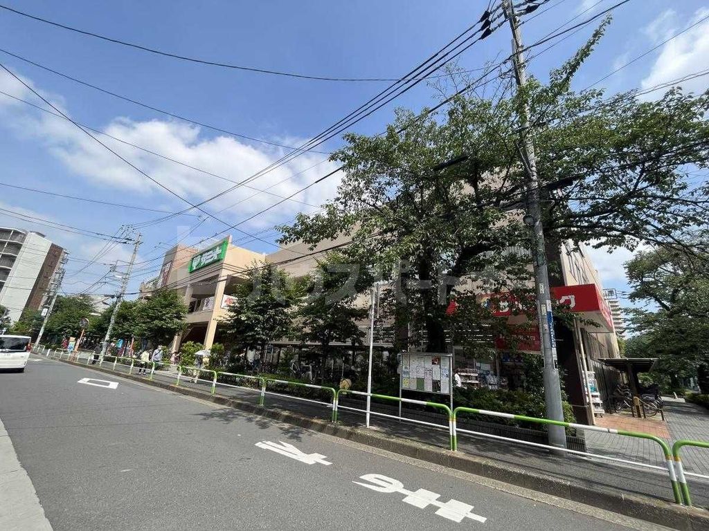 スーパー　サミットストア王子桜田通り店（スーパー）まで290m