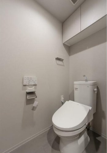 東急田園都市線 池尻大橋駅 徒歩2分 5階建 築1年のトイレ写真