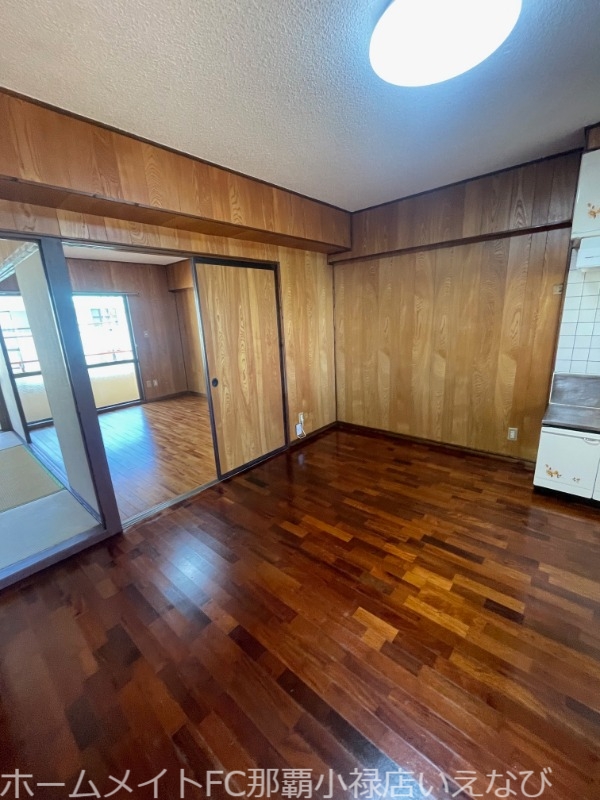 第1小那覇マンションの居間写真