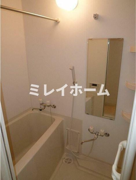 バス・シャワールーム　同建物内、別のお部屋の参考写真になります。