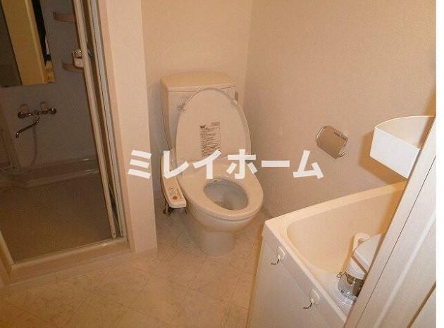 トイレ　同建物内、別のお部屋の参考写真になります。