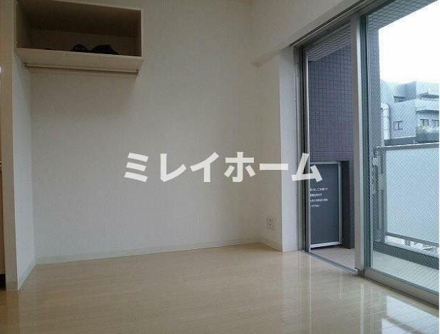 居室・リビング　同建物内、別のお部屋の参考写真になります。