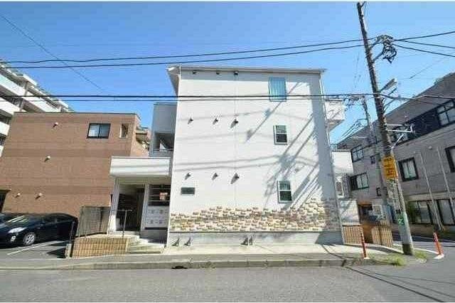 京急本線 上大岡駅 徒歩7分 3階建 築9年の外観写真