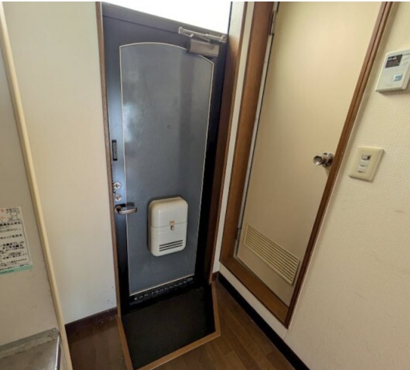 東急目黒線 西小山駅 徒歩8分 2階建 築37年の玄関写真