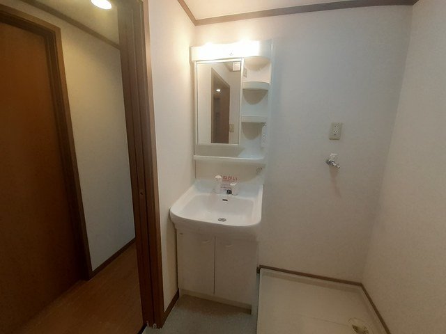 洗面設備　コンパクトで使いやすい洗面所