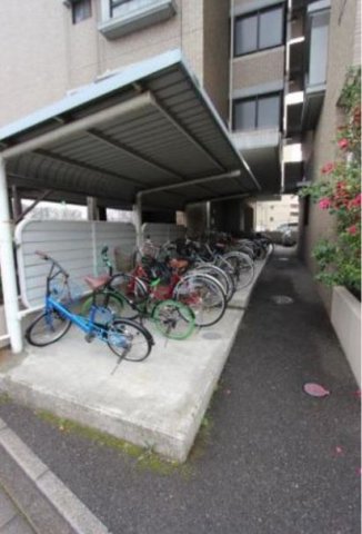 駐車場　駐車場に車を止められます