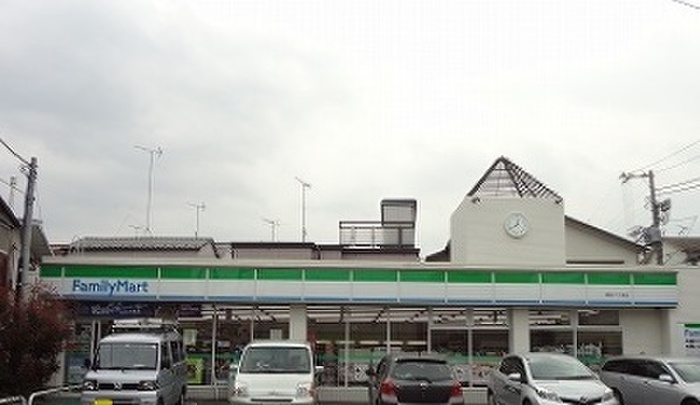 コンビニ　ファミリーマート（コンビニ）まで303m