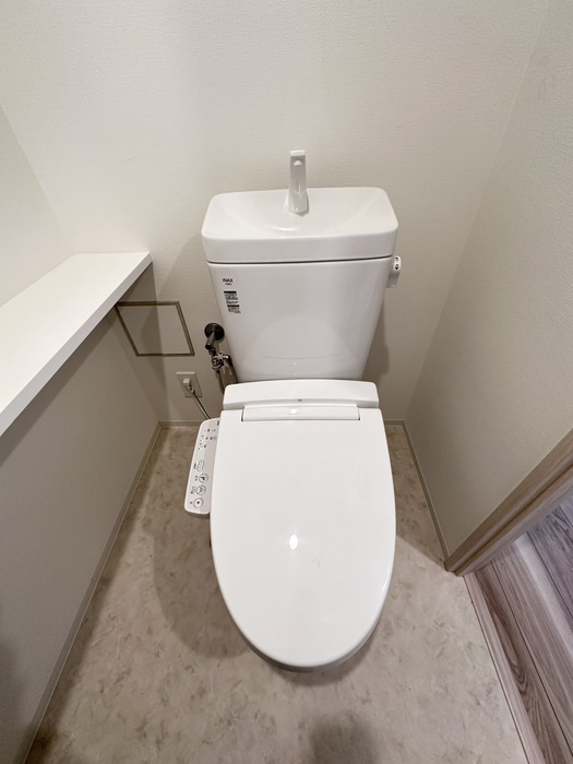 メイクスアート名駅WESTのトイレ写真