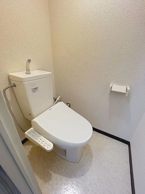 トイレ　温水洗浄便座は残置物になります。