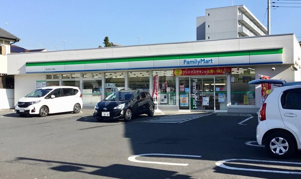 コンビニ　ファミリーマート吉川平沼一丁目店（コンビニ）まで300m