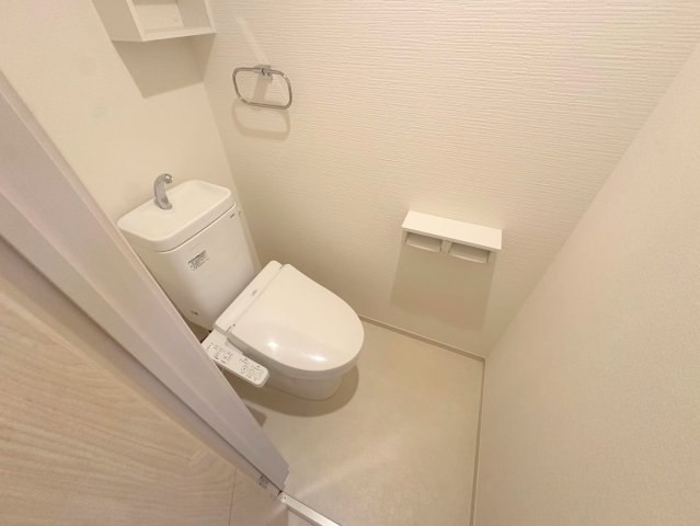 トイレ　綺麗なトイレにはウォシュレット標準装備です。