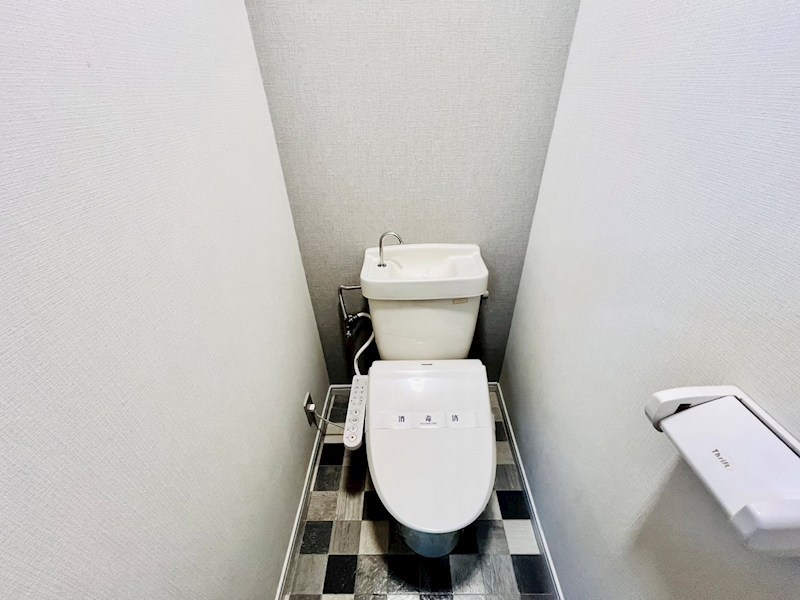 トイレ　※写真は403号室のものです