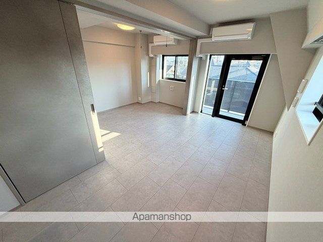 SーRESIDENCE目黒大岡山bresaの居間写真