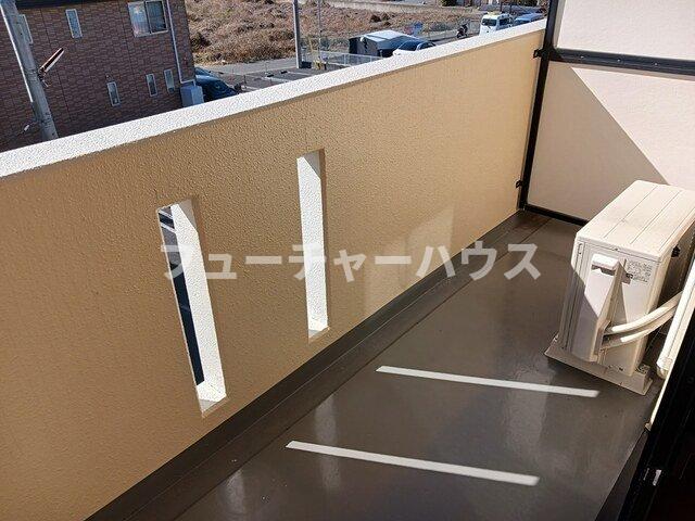 バルコニー　開放的で明るい空間を演出してくれるバルコニーです
