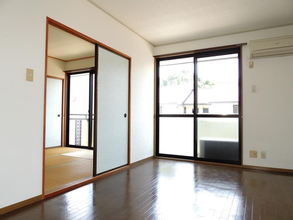 居室・リビング　日当りの良いお部屋です。