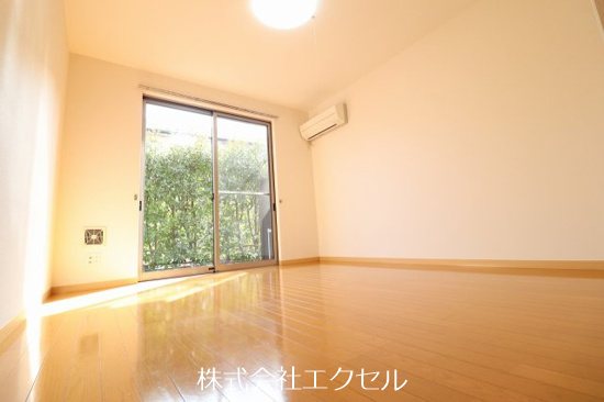 居室・リビング　明るい洋室です。
