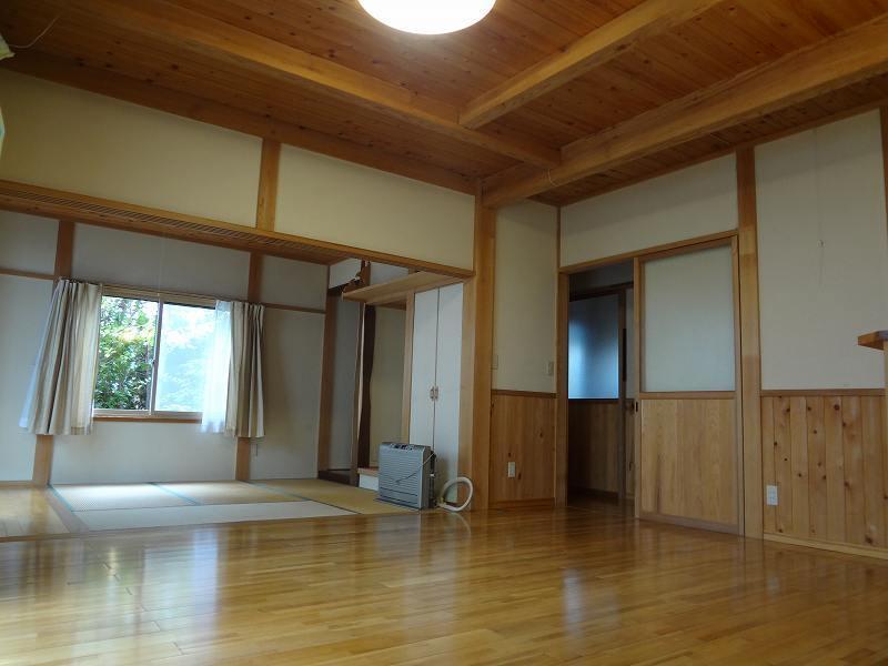 不動前貸家の居間写真