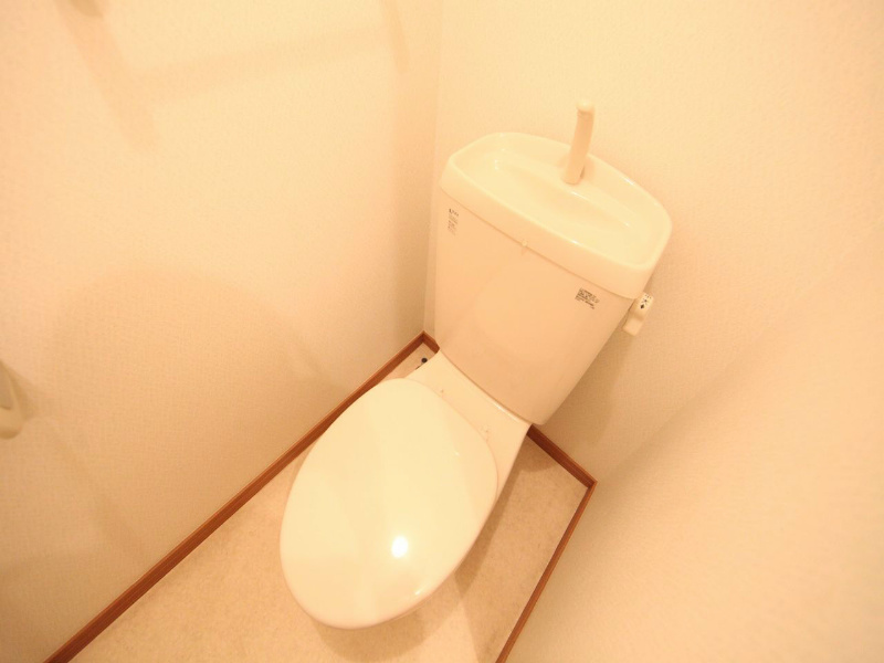 地下鉄名港線 六番町駅 徒歩10分 2階建 築19年のトイレ写真