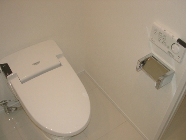 トイレ　トイレはウォシュレット付き。
