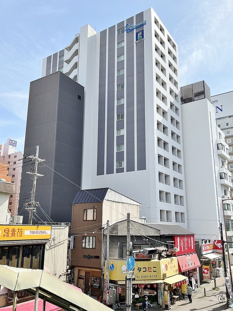 建物外観　新御堂沿いの大型マンション