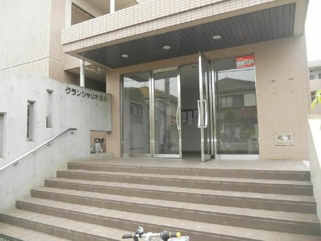 エントランス　ゆとりのあるエントランスです