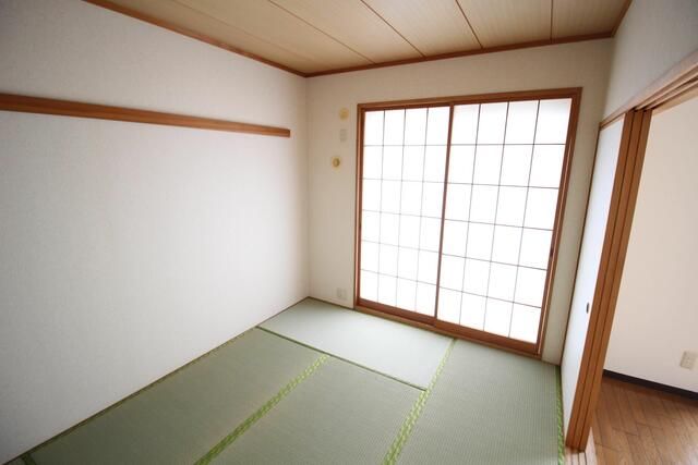 居室・リビング　い草の香りが落ち着く素敵な和室です