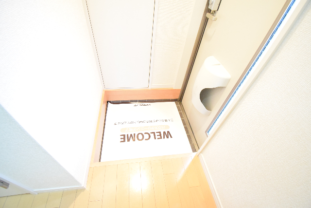 玄関　※別部屋の写真です。
