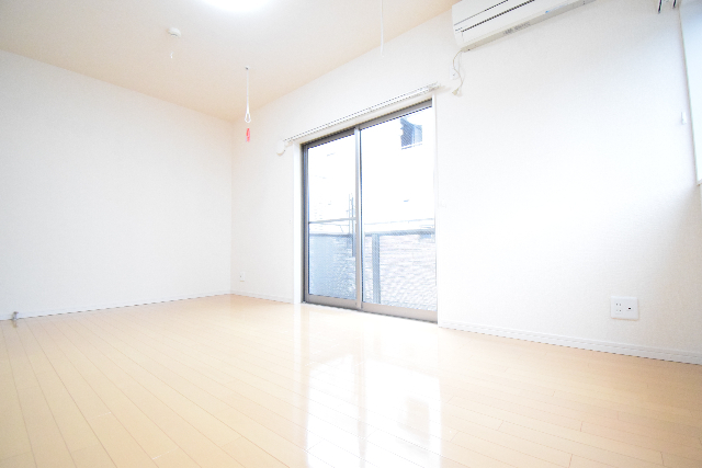 居室・リビング　※別部屋の写真です。
