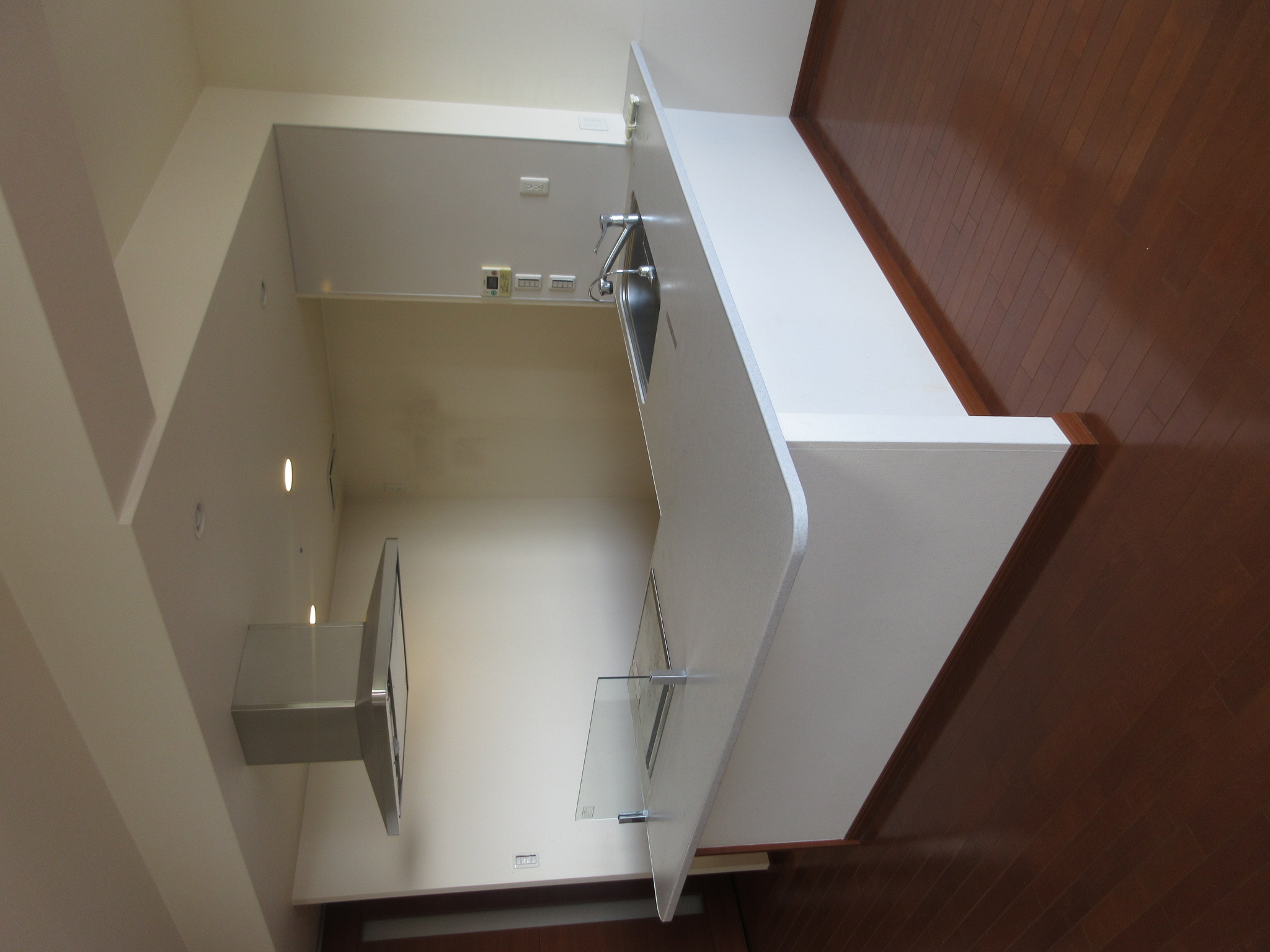 キッチン　室内はリフォーム前の写真です。