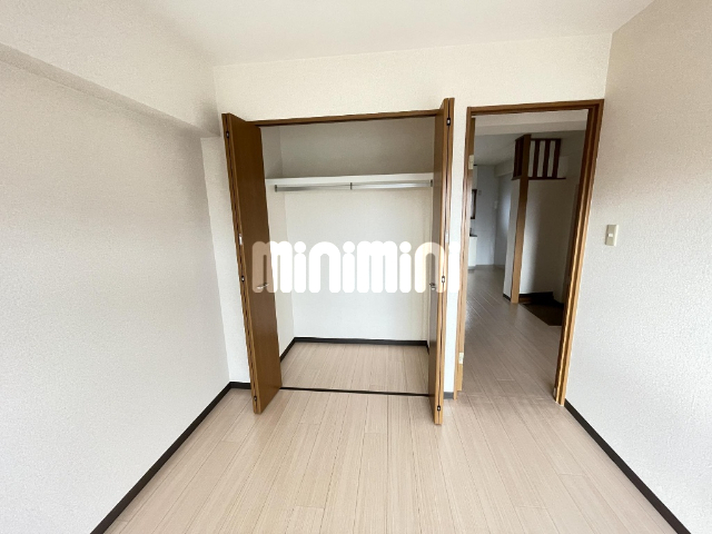 収納　クローゼットパイプ付き