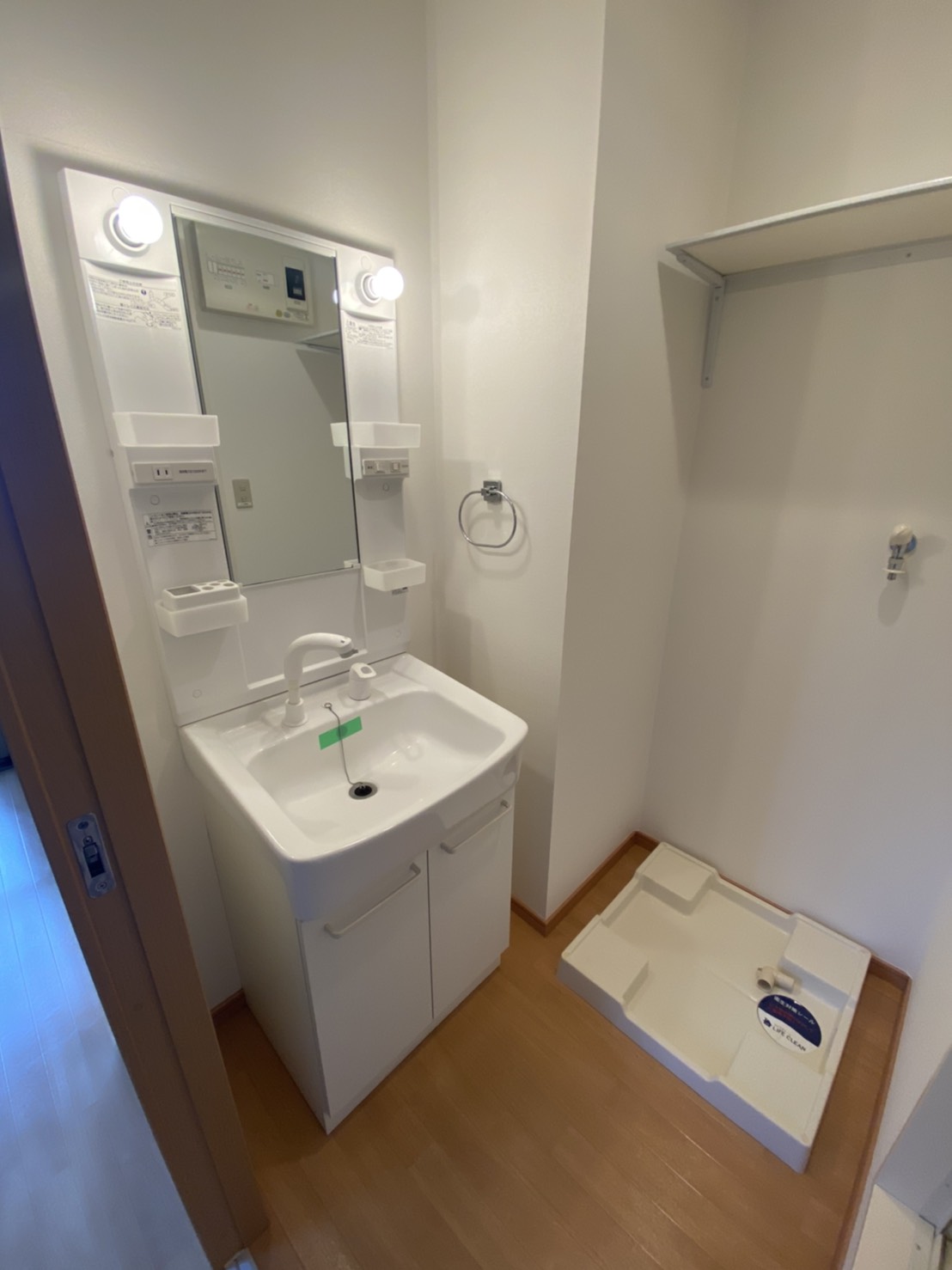 洗面設備　類似部屋の写真です。現状優先します。
